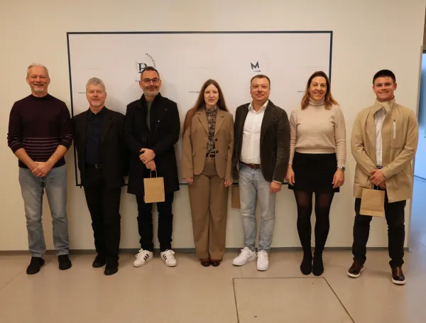 Povezovanje znanja in izku&scaron;enj: &scaron;tudenti in alumni na okrogli mizi "Kaj naprej po diplomi?"