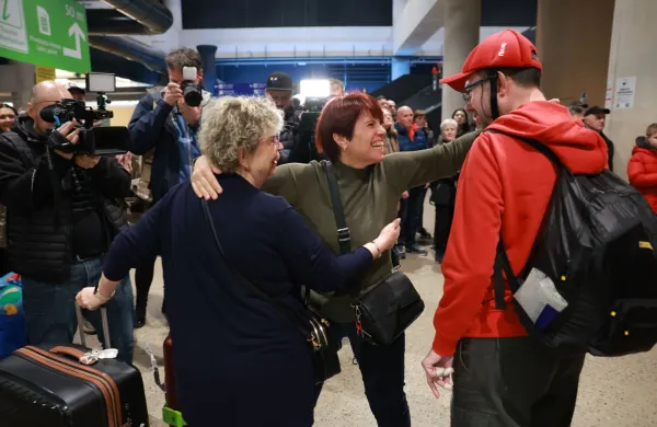 Slovenija, Brnik,04.03.2026, 04.marec 2026Na brni?kem letali??u je pristalo letalo s Slovenci z Bli?njega vzhoda na poti iz Omana.vojna, promet, evakuacija, Foto:Borut ?ivulovi?/F.A.Bobo