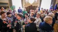 Ljubljana, predsedniska palaca.Dogodek ob mednarodnem dnevu zensk, v okviru katerega so si obiskovalke ogledale delovne in protokolarne prostore predsedniske palace ter se srecale s predsednico republike Nataso Pirc Musar.