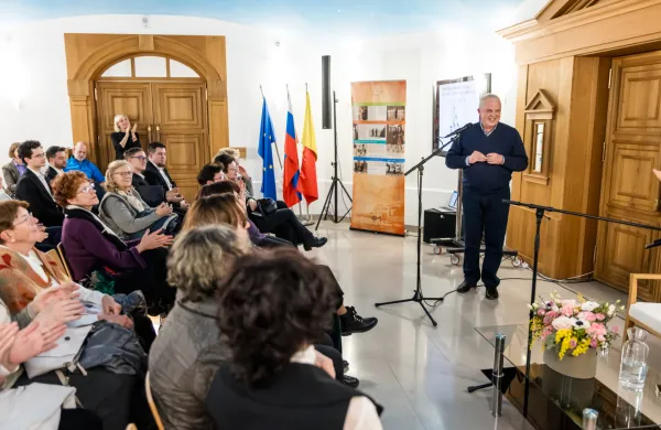 Pesmi aleksandrink v verzih in glasbi