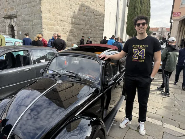 Mel Mihalič iz Kopra in njegov hro&scaron;č iz leta 1963