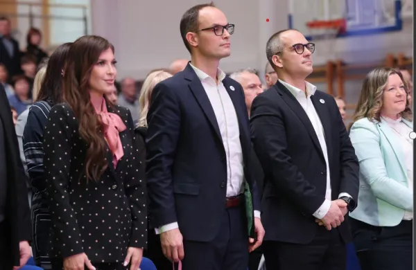 Tadej Ostrc (desno) bi moral pojasniti svojo vlogo pri urejanju koncesij zasebnemu zavodu v lasti prijatelja. 
