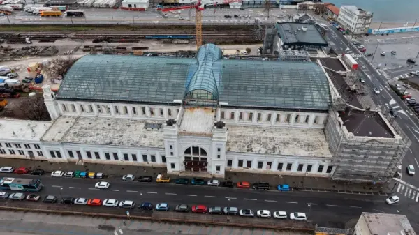 Obnova nekdanje železni&scaron;ke postaje pri Sv. Andreju poteka po načrtih, v Fundaciji FS upajo, da bodo z deli končali septembra letos.