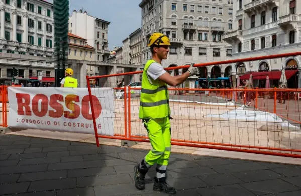 Na Goldonijevem trgu so se začela obnovitvena dela