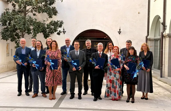 Inavguriranih &scaron;tirinajst rednih profesoric in profesorjev Univerze na Primorskem