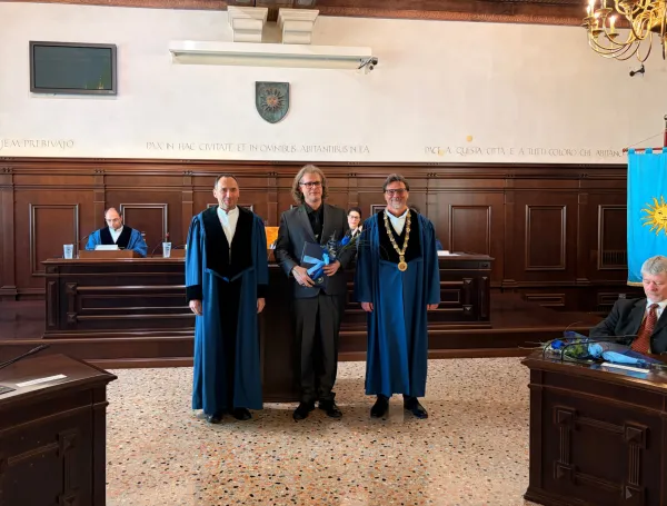 Inavguriranih &scaron;tirinajst rednih profesoric in profesorjev Univerze na Primorskem