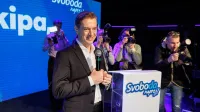 Ljubljana, Cvetlicarna.Volitve v drzavni zbor 2026.Stranka Gibanje Svoboda v pricakovanju rezultatov volitev v Cvetlicarni.Predsednik Gibanja Svoboda Robert Golob ob razglasitvi zmage na volitvah.