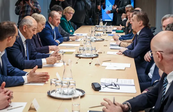 Seja sveta za nacionalno varnost, ki jo je sklical predsednik vlade Robert Golob, na njej pa so razpravljali o kriznih razmerah v svetu in energetski varnosti ter tujih vplivih na volitve v Sloveniji.