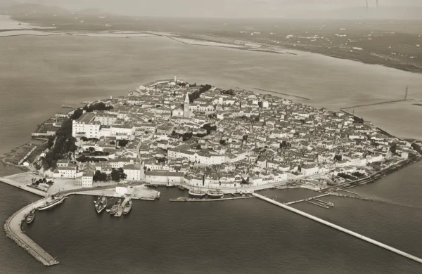 Urbanistični in simbolni pomen prenove lu&scaron;ke kapitanije