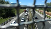 Vrhnika.Promet na primorski avtocesti.