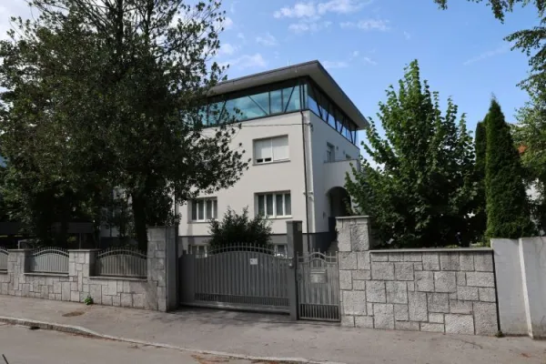 Na Trstenjakovi je sestanek z Izraelci trajal približno dve uri