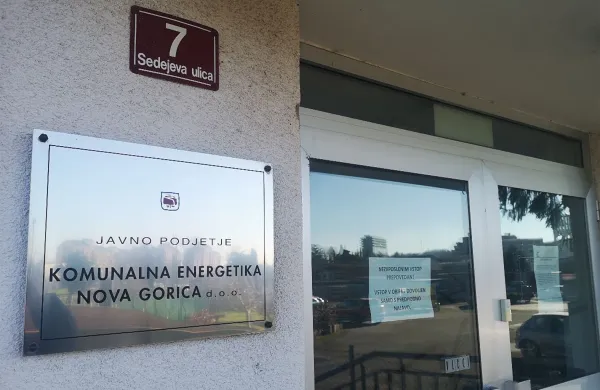 Upravna stavba Kenog