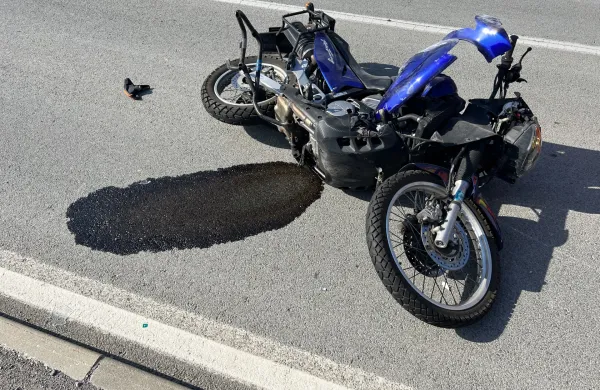 smrtna prometna nesreča, smrtna nesreča, smrtna, nesreča, umrl motorist, umrl, divača, lokev, motor, motorist, kamion, tovornjak