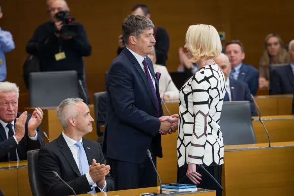 Minister za obrambo Borut Sajovic predsednica DZ v odhodu Ur&scaron;ka Klakočar Zupančič.