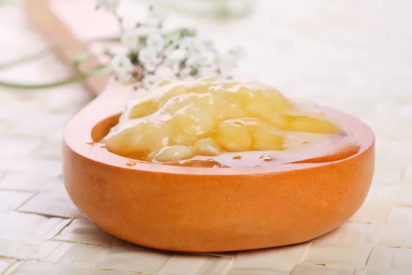 Homemade banana and honey facemask,Image: 13753284, License: Royalty-free, Restrictions:, Model Release: no, Credit line: Tracy Hebden/Alamy/Profimedia