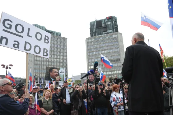 Slovenija, Ljubljana, 10.04.2026, 10. april 2026Protikorupcijski shod, ki ga ob ustanovni seji DZ organizira Ale? Primc, dru?ba Boris Toma?i?, Zala Toma?i?,Janez Jan?aFoto:Marko Vavpoti?/F.A.BOBO
