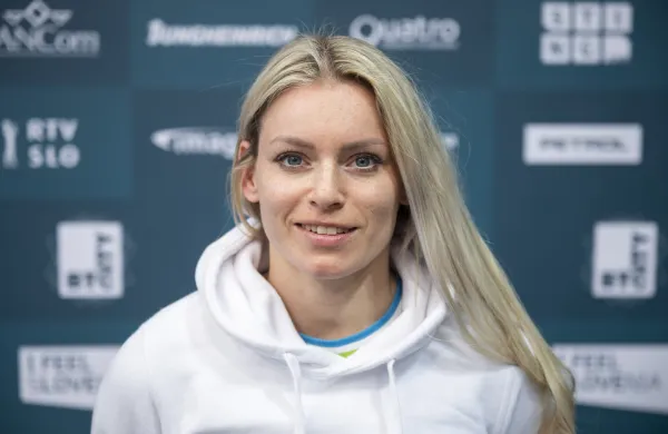 Telovadka Teja Belak