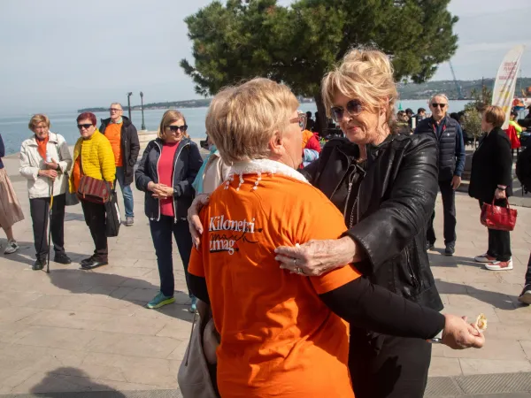 Koper, 11.04.2026Dru?tvo onkolo?kih bolnikov Slovenije, 40 let. Kilometri zmag.Mlade jadralke jadralnega kluba Jadro Koper so pripeljale ?tafeto za kilometre zmag