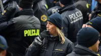 Ljubljana.Protestni shod Policijskega sindikata Slovenije in Sindikata policistov Slovenije.Z glasnimi vzkliki in piscalkami so izrazili svoje zahteve.