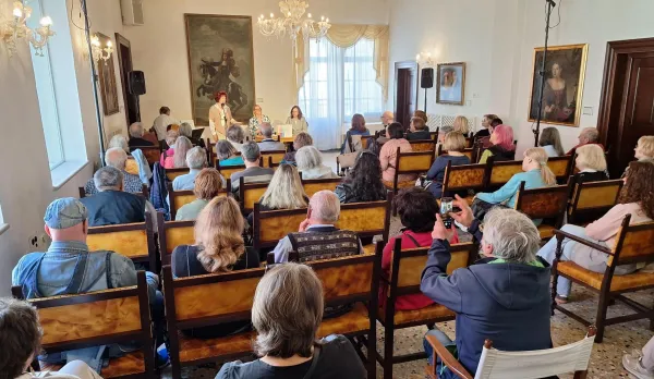 dr. Suzana Todorović Slovenski istrski lingvistični atlas SILA tretji del, Koper, narečja istrska Istra Pretorska palača Poročna dvorana