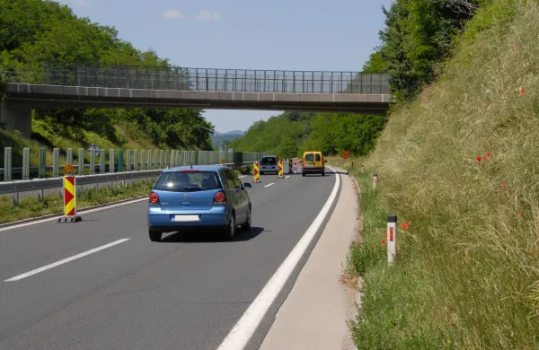 Zapora hitra cesta po Vipavska dolina, krak Vogrsko - Ajdov&scaron;čina, začetek obnova - maj 2017