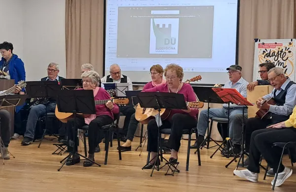 Dru&scaron;tvo upokojencev Ajdov&scaron;čina o miru v sebi, medsebojnih odnosih in skupnosti, ki jo ustvarjajo
