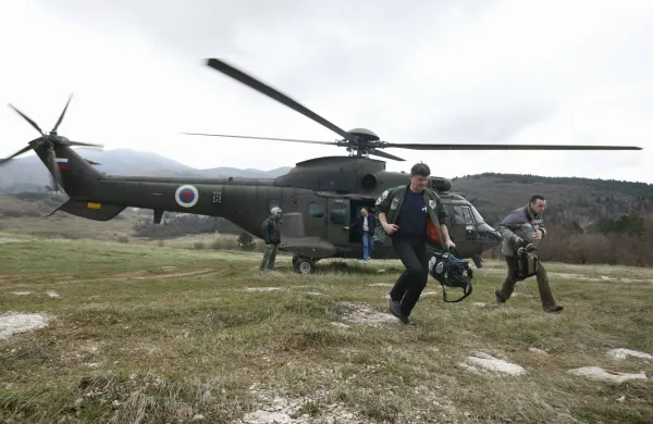 Pocek pri Postojni. Ogled rednega urjenja posadk letal Slovenske vojske Pilatus PC-9M hudournik. Foto: Stanko Gruden/STA