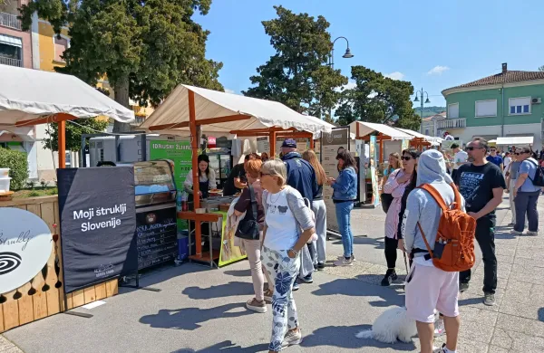 Sonce in hrana sta na Lonko zvabila množico gurmanov