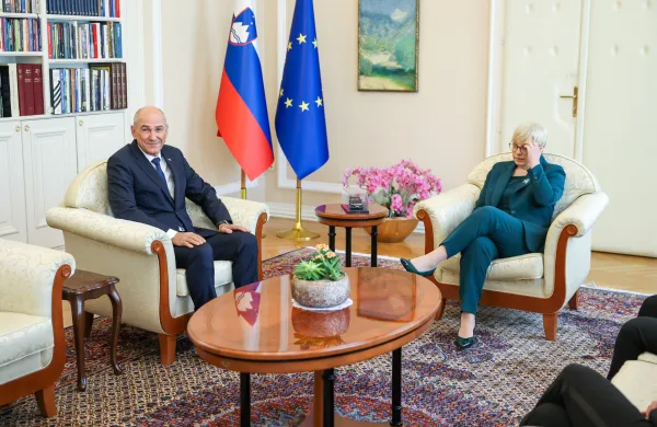 Pogovor predsednice republike Nata&scaron;e Pirc Musar z Janezom Jan&scaron;o in s poslansko skupino SDS
