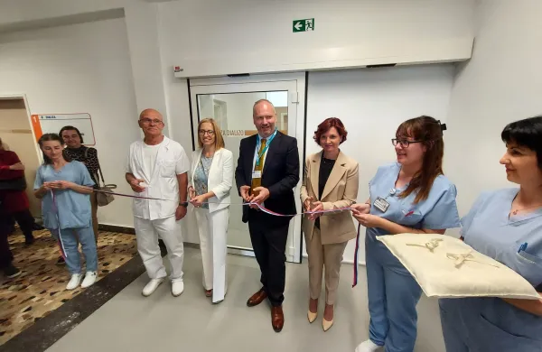 V &scaron;empetrski bolni&scaron;nici odprli prenovljene prostore dializnega oddelka, v bolni&scaron;nični lekarni tudi robot za shranjevanje zdravil