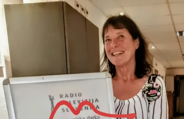 S to fotografijo se je na facebooku Mojca Dumančič poslovila od RTVS.
