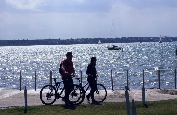 Izola, 28.04.2017Lepo sončno pomladansko vreme, sprehajalci