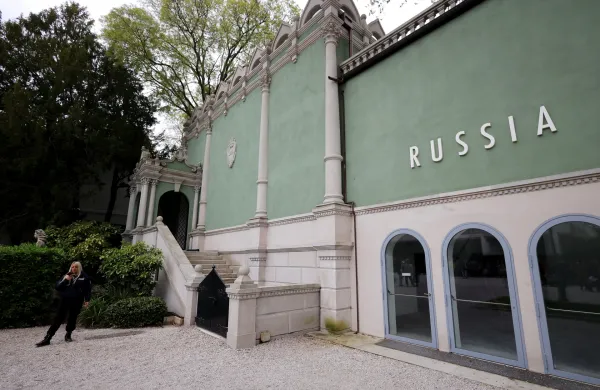 Zaprt in varovan ruski paviljon