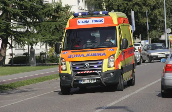 Re&scaron;ilec re&scaron;evalno vozilo na nujna vožnja