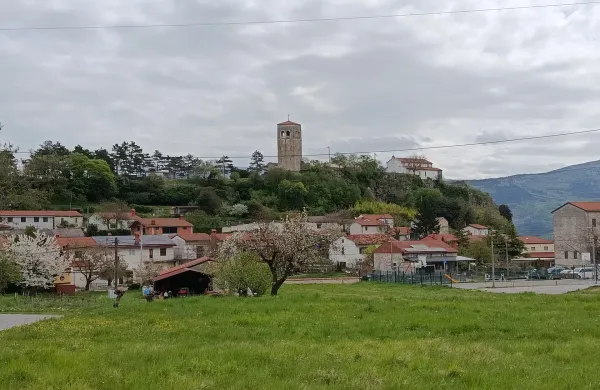 V Kubedu je &scaron;e vedno sli&scaron;ati otro&scaron;ki vrvež, a skupnost ni več tak&scaron;na, kot je bila nekoč