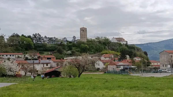 V Kubedu je &scaron;e vedno sli&scaron;ati otro&scaron;ki vrvež, a skupnost ni več tak&scaron;na, kot je bila nekoč