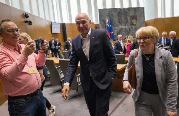 Izredna seja DZ, na kateri so se poslanci seznanili z obvestilom predsednice republike Natase Pirc Musar, da v prvem krogu ne bo predlagala kandidata za mandatarja.