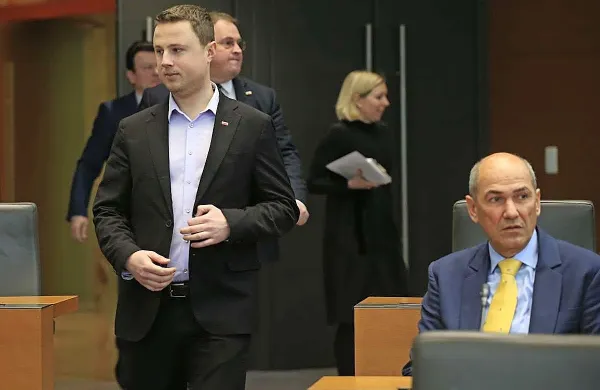 Svoboda po Mahničevem zapisu o Pirc Musar s prijavo kr&scaron;itve etičnega kodeksa