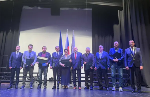 Na dana&scaron;nji proslavi ob občinskem prazniku je ajdovski župan Tadej Beočanin naziv častne občanke podelil Ireni Vidmar.