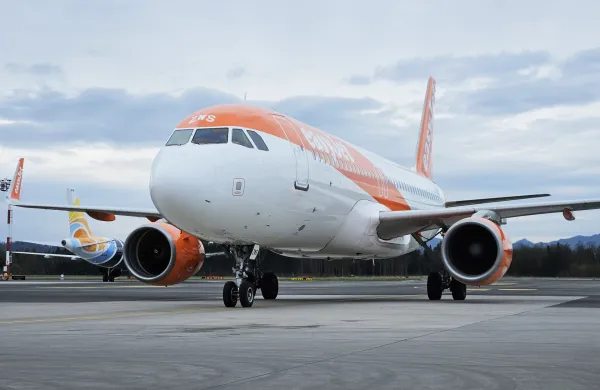 Prihod letala letalske druzbe EasyJet na novo vzpostavljeni liniji Ljubljana-Edinburg.