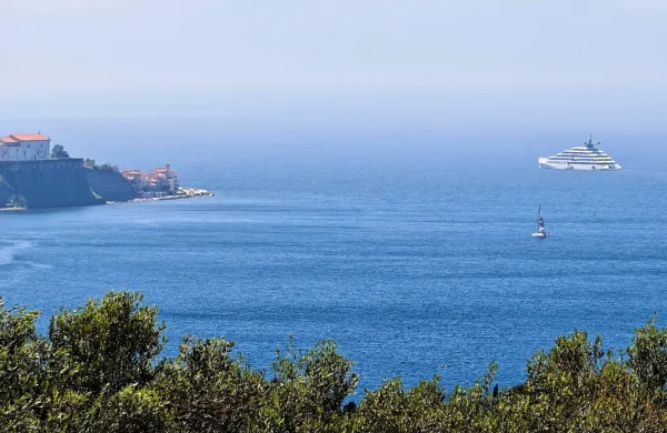 Tudi Izola si želi &ldquo;vajba&rdquo;, ki ga v mesto prina&scaron;ajo potni&scaron;ke ladje