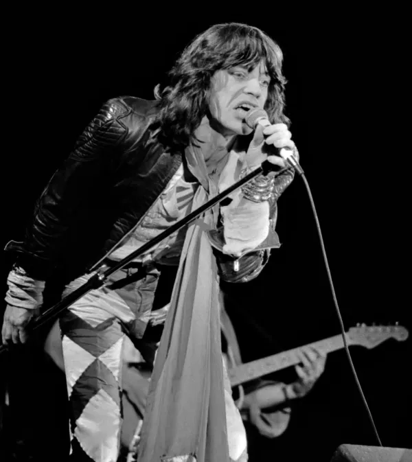 Koncert Rolling Stonesov leta 1976, Mick Jagger v akciji
