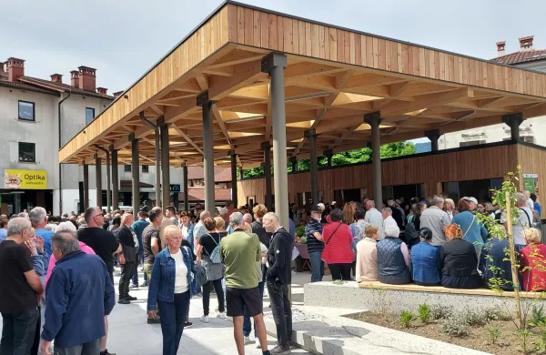 V Tolminu navdu&scaron;eni nad novo tržnico in ekolo&scaron;ko ponudbo