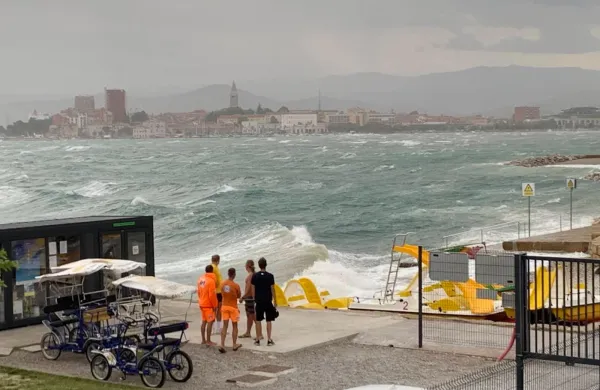 tramontana, razburkano morje, žusterna
