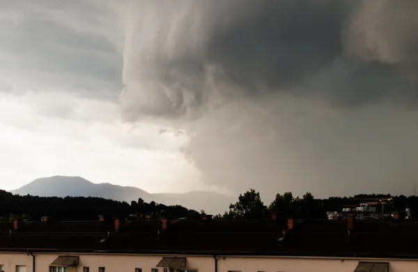 Ljubljana.Nevihtni oblaki nad Ljubljano.
