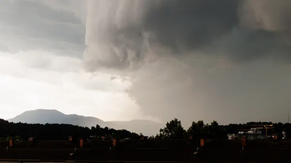 Ljubljana.Nevihtni oblaki nad Ljubljano.