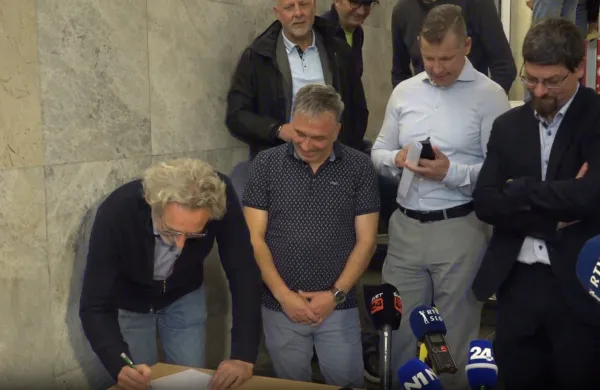 Skupna novinarska konferenca predstavnikov sindikalnih central o aktivnostih po sprejetju zakona o interventnih ukrepih za razvoj Slovenije.