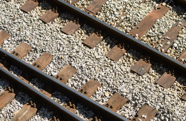 Izvajalec del za največji železni&scaron;ki projekt v zgodovini Hrva&scaron;ke bo indijska družba Afcons Infrastructure.