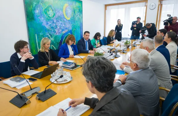 Kolegij predsednika DZ Zorana Stevanovića je na dana&scaron;nji seji soglasno sprejel spremembe sklepa o določitvi &scaron;tevila mest poslanskih skupin v delovnih telesih DZ.