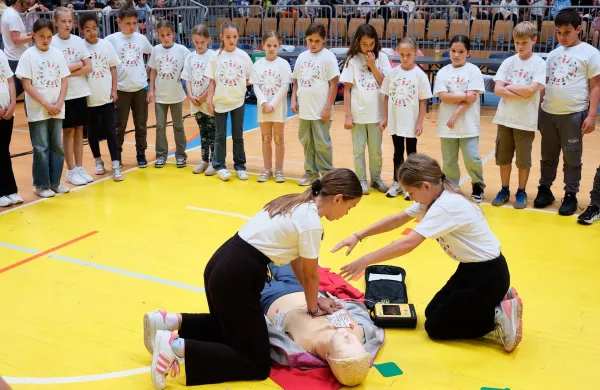 Mladi so pokazali veliko znanja o Rdečem križu in prvi pomoči.